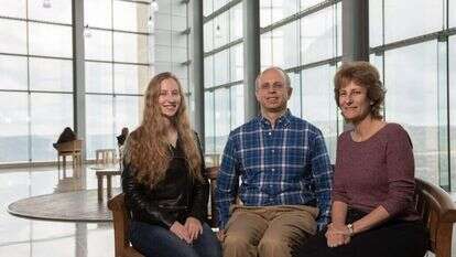 משפחתו של נתנאל בבית החולים הדסה עין־כרם. | נעם רבקין פנטון - פלאש 90