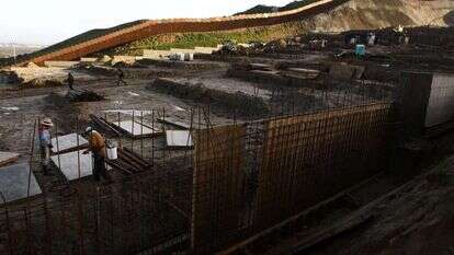 בניית החומה בין ארה"ב למקסיקו. | גטי אימג'ס בניית החומה בין ארה"ב למקסיקו. | גטי אימג'ס