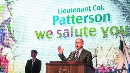 "פטרסון היה סנדק של יונתן נתניהו, שנקרא על שמו". ראש הממשלה, בנימין נתניהו, בטקס קבורת האפר של ג'ון הנרי פטרסון, בבית העלמין הצבאי בנתניה, 2014. | AFP