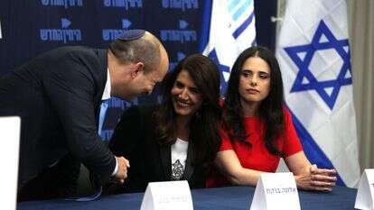הצגת אלונה ברקת במסיבת העיתונאים של הימין החדש. | אבישג שאר־ישוב