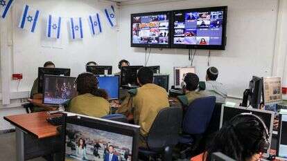 חיילי יחידת 8200. | אבישג שאר-ישוב