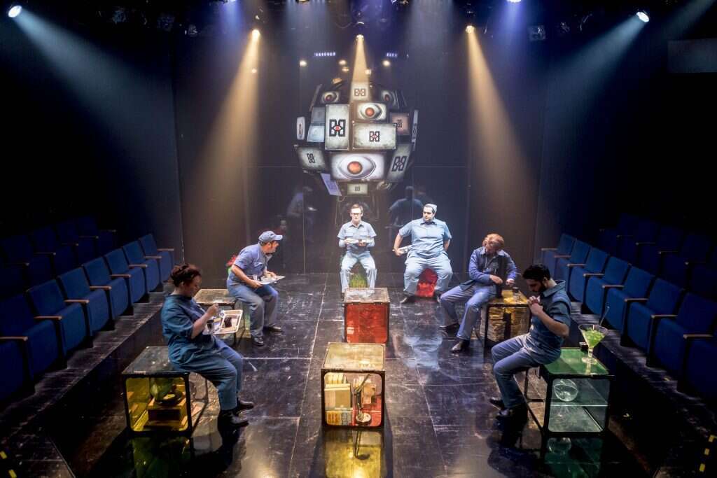 המחזה "1984" בתיאטרון הבימה. | ז'ראר אלון המחזה "1984" בתיאטרון הבימה. | ז'ראר אלון