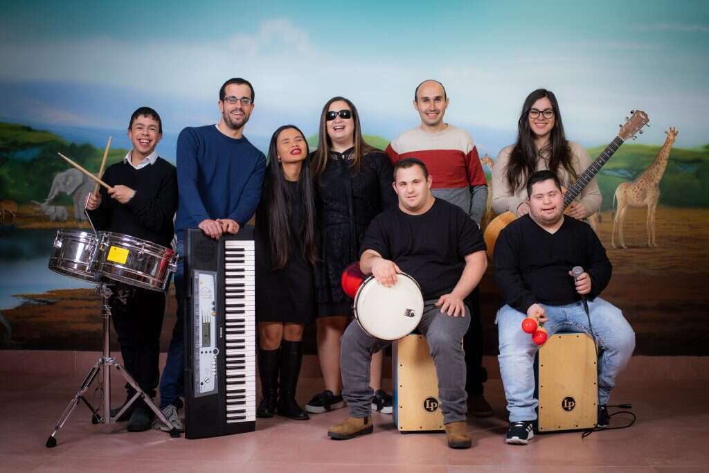 עשתה שירות מצוין. להקת שלוה. | אריק סולטן