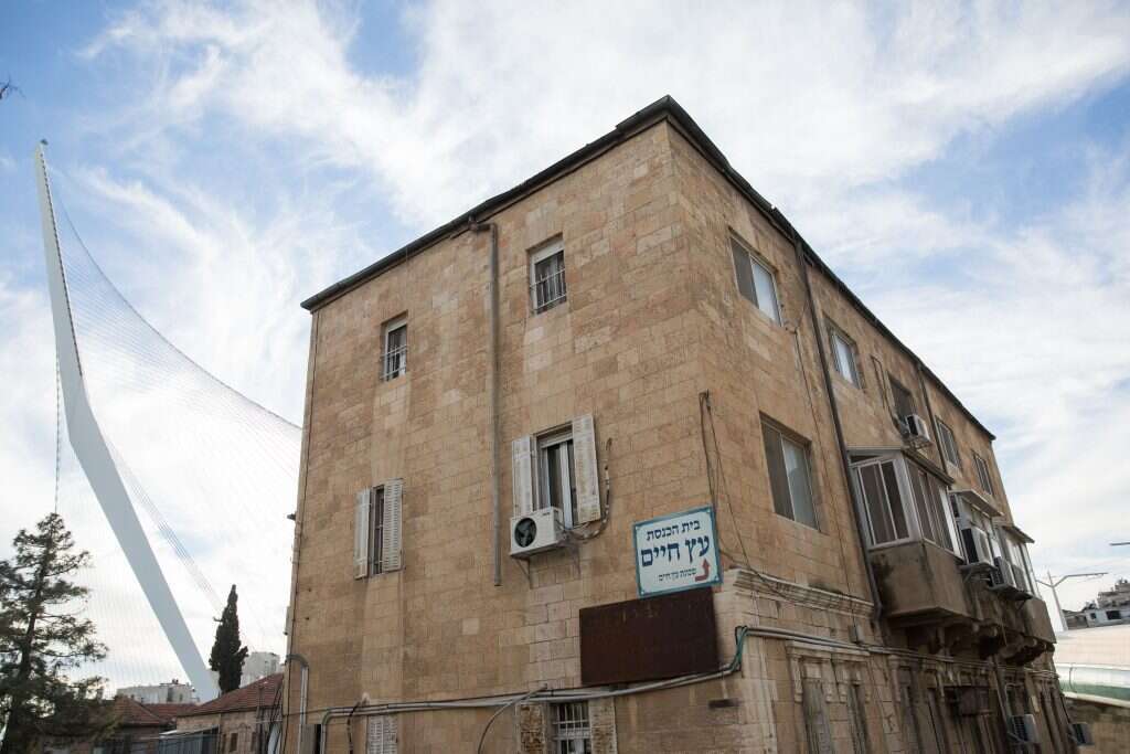 אחד מהבתים שבבעלות ההקדש, סמוך לגשר המיתרים בכניסה לירושלים. | נעם ריבקין פנטון - פלאש 90