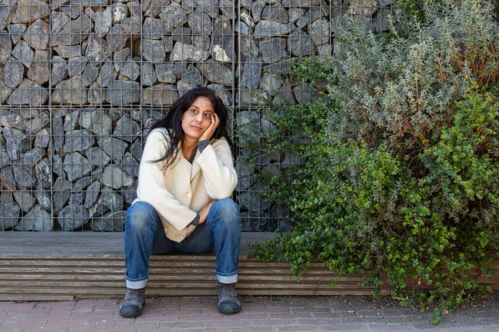 "אמא שלי הייתה פיגורה בעולם הספרים". די־נור. | אבישג שאר־ישוב