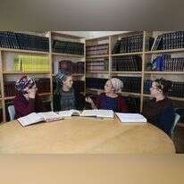 מימין לשמאל: הרבנית יעל שמעוני, חווה גודינגר (דרייפוס), נחמה פורת ונעה וקסלר־עובדיה. | מרים צחי