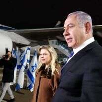 הזוג נתניהו עולים למטוס לרוסיה. | הודיה כריש־חזוני