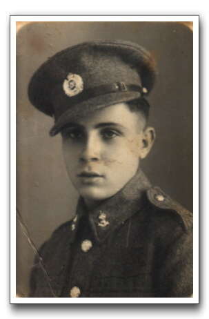 במדי א'. | אוסף פרטי