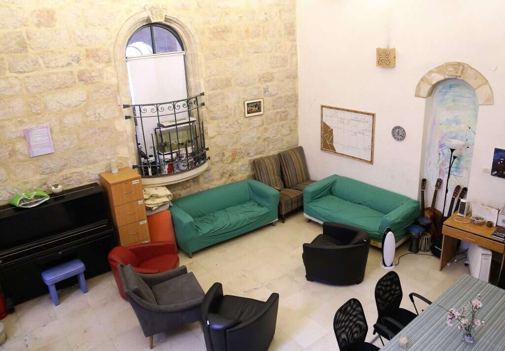 בית סוֹטֶרִייה. | מרים צחי