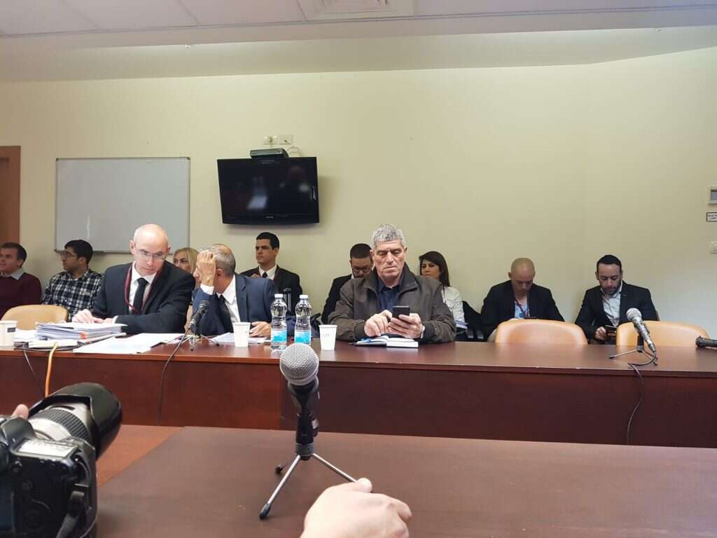 האלוף במיל רוסו בפני ועדת הבחירות. | שירית אביטן כהן