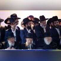 הרב חיים קניבסקי, הרב גרשון אדלשטיין והרב ברוך מרדכי אזרחי בעצרת תמיכה של 'דגל התורה' במשה ליאון, 2018. | אהרן קרון/פלאש 90