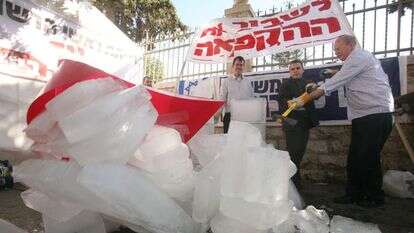 הפגנה נגד הקפאת הבנייה, 2010. | מרים צחי הפגנה נגד הקפאת הבנייה, 2010. | מרים צחי