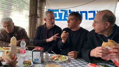 ראשי 'כחול־לבן' ב"פלאפל עמר", השבוע. | שריה דיאמנט ראשי 'כחול־לבן' ב"פלאפל עמר", השבוע. | שריה דיאמנט