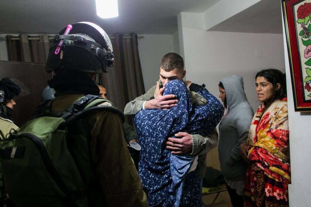 כוחות צה"ל עוצרים חשודים בבית-לחם. | נתי שוחט - פלאש 90