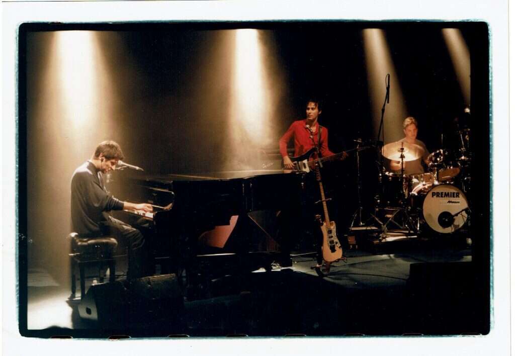 לא זוכר הרבה זוהר מאותה תקופה. מימין לשמאל: יהושע לימוני, אסף אמדורסקי ואביתר בנאי. | אלבום פרטי