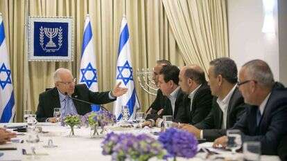 הנשיא ריבלין עם חברי הרשימה הערבית המשותפת, לאחר בחירות 2015. | נועם מושקוביץ