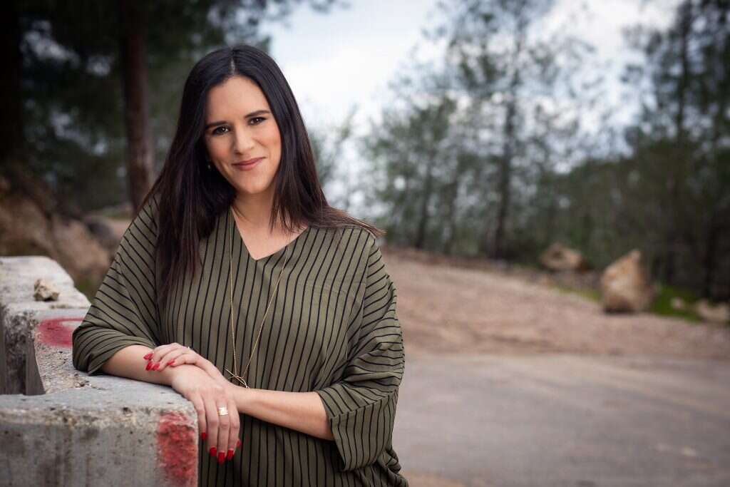 אמילי עמרוסי. | אריק סולטן