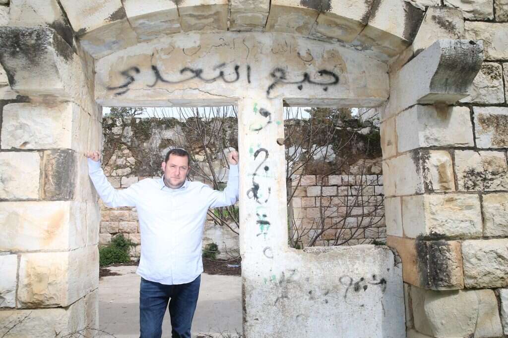 יוסי דגן. | מרים צחי