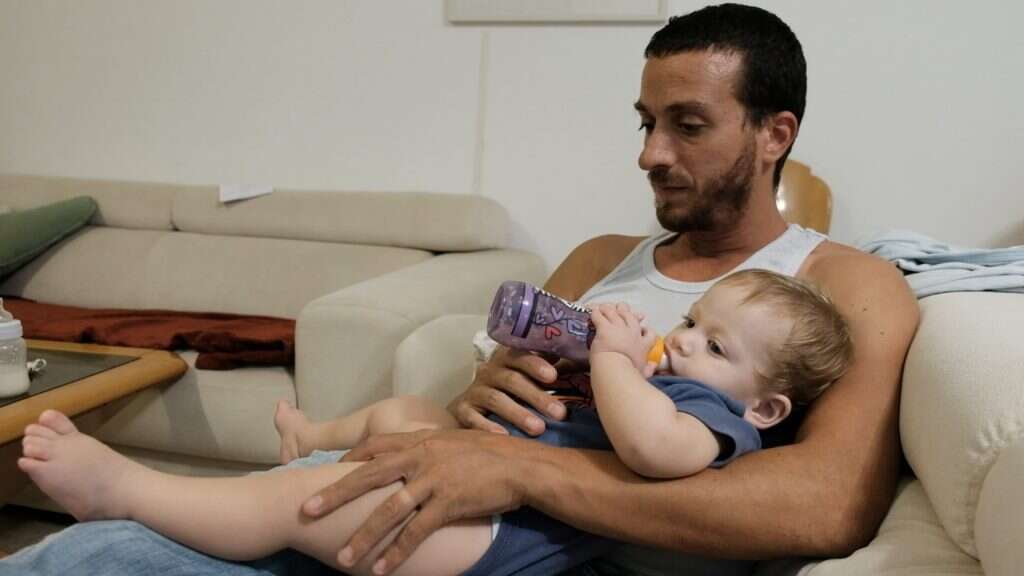 "תקענו סיכה בבלון אופורי מלא צביעות" מתוך "ואז הגיע ילד" | באדיבות הוט8