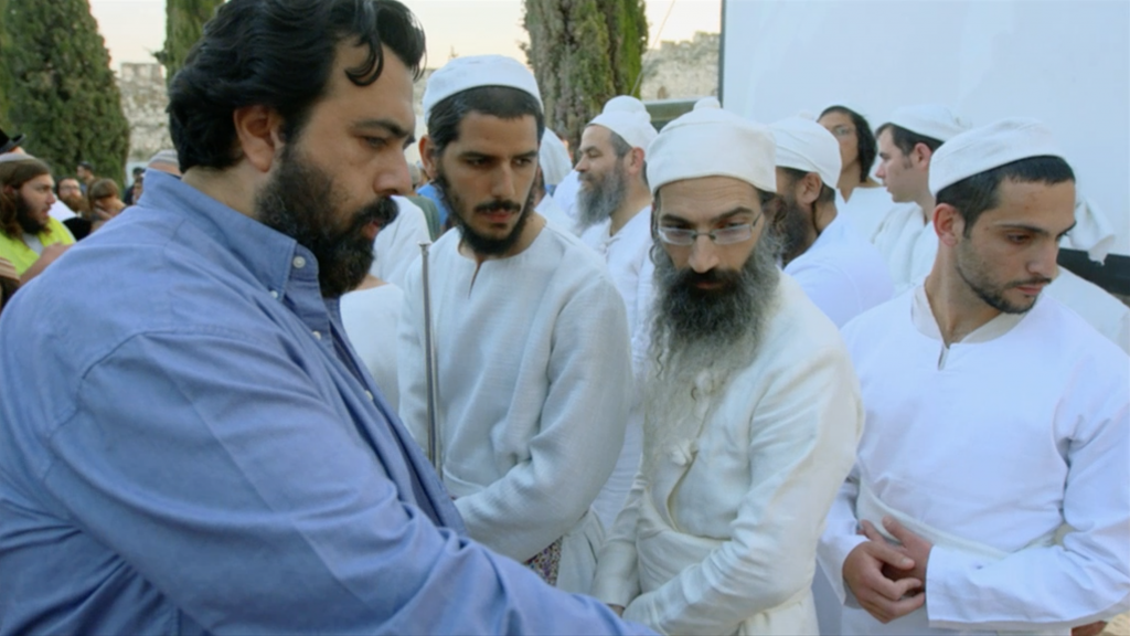 תשוקה מרתקת. קובן בתרגול הקרבת קורבן פסח. | מתוך הסדרה