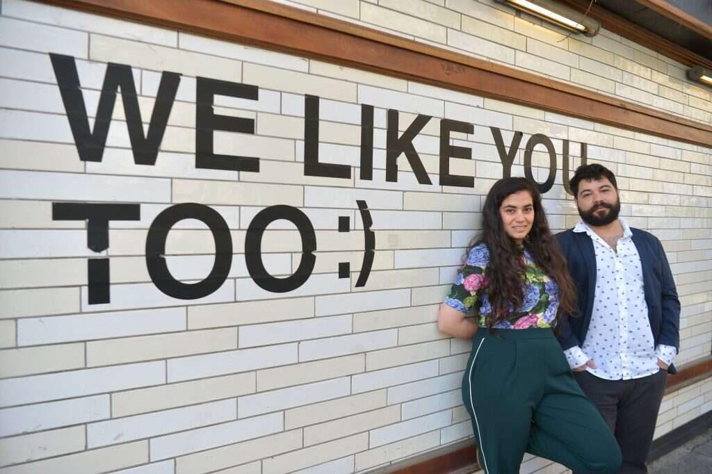 יפעת מור ואליה גרינפלד. מארגני מיזם הרשת "גמד-ענק בין חברים, מכרים וזרים גמורים" | יוסי זליגר