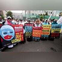 נשים אינדונזיות מפגינות נגד כליאת המוסלמים בסין. | EPA