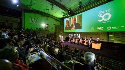 ממציא האינטרנט מופיע בכנס לרגל 30 שנה ל-WWW בשווייץ. | AFP ממציא האינטרנט מופיע בכנס לרגל 30 שנה ל-WWW בשווייץ. | AFP