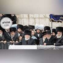 הרב ישראל מאיר לאו, הרבי מבעלז, הרבי מגור, הרב דוד לאו והשר יעקב ליצמן בחתונת נכד הרבי מגור בחודש שעבר | יונתן זינדל, פלאש 90