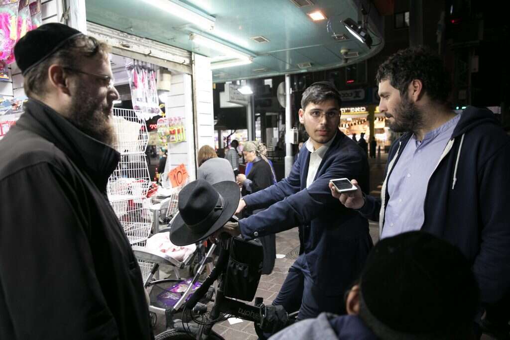 יעקב בוחטיפו (באמצע) | יוסי אלוני