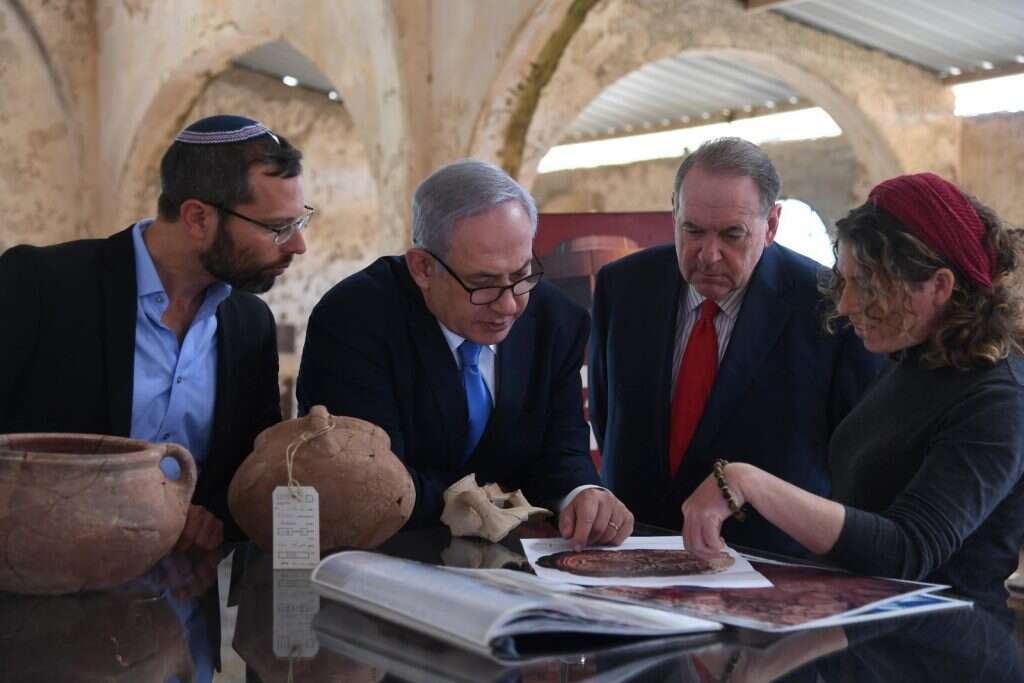 נתניהו, האקבי וגנץ בשילה הקדומה. | חיים צח - לע"מ