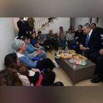 ראש הממשלה נתניהו בביקור תנחומים בביתו של הרב אחיעד אטינגר ז"ל. | חיים צח - לע"מ