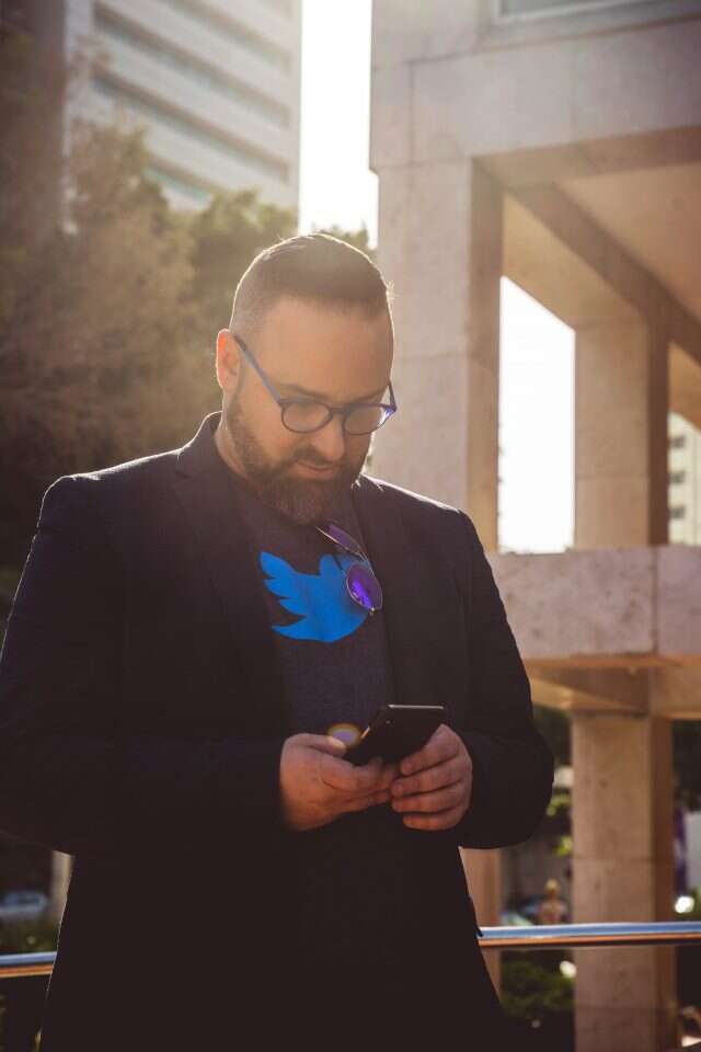 "אני מצייץ והם נותנים לי נעליים". הלל פולד. | ג'ייסון פארקר "אני מצייץ והם נותנים לי נעליים". הלל פולד. | ג'ייסון פארקר