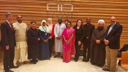 דיאלוג עם מנהיגים דתיים משבע דתות ותרבויות שונות. משתתפי הכנס
הבין-דתי בווינה דיאלוג עם מנהיגים דתיים משבע דתות ותרבויות שונות. משתתפי הכנס
הבין-דתי בווינה