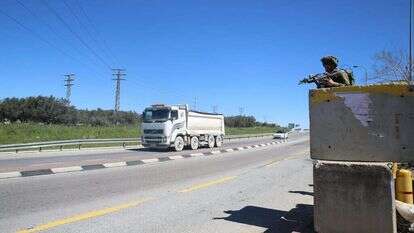 בטונדות בזירת הפיגוע בצומת אריאל. | מרים צחי