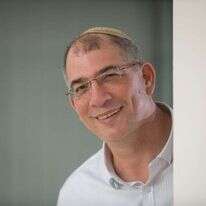 ניר אורבך. | יוסי אלוני ניר אורבך. | יוסי אלוני