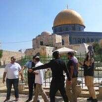 עימות בין יהודים לאנשי וקף בהר הבית. | ארכיון: מרים צחי