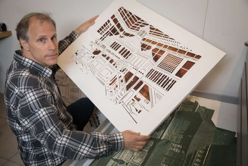 גוי ליטאי סירב לשלוח תמונות, אבל סרטון שהעלה ביוטיוב אפשר לראות פרטי פרטים. מגזרת הנייר של בית הכנסת בזבלודוב. | נעם ריבקין פנטון - פלאש 90