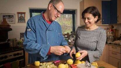 פרופ' מאשה ניב ובעלה השף אבנר. | נעם ריבקין פנטון, פלאש 90