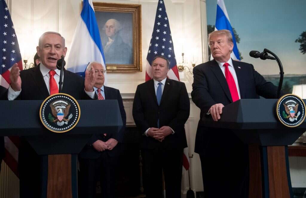 נתניהו מדבר בטקס החתימה. | AFP