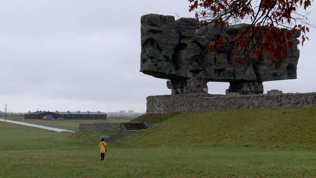 "הבנתי שאני צריכה לתת לאמנות הזו את הקול שמגיע לה". אליזבת' במסע לפולין, מתוך הסרט. | סלאבומיר גרינברג "הבנתי שאני צריכה לתת לאמנות הזו את הקול שמגיע לה". אליזבת' במסע לפולין, מתוך הסרט. | סלאבומיר גרינברג