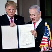 נתניהו וטראמפ בטקס החתימה על הכרה אמריקנית בריבונות ישראלית ברמת הגולן. | AFP נתניהו וטראמפ בטקס החתימה על הכרה אמריקנית בריבונות ישראלית ברמת הגולן. | AFP