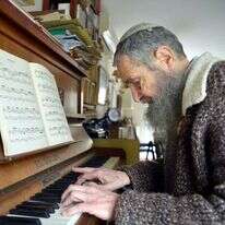 דניאל שליט בביתו. | יוסי זליגר