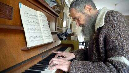 דניאל שליט בביתו. | יוסי זליגר דניאל שליט בביתו. | יוסי זליגר