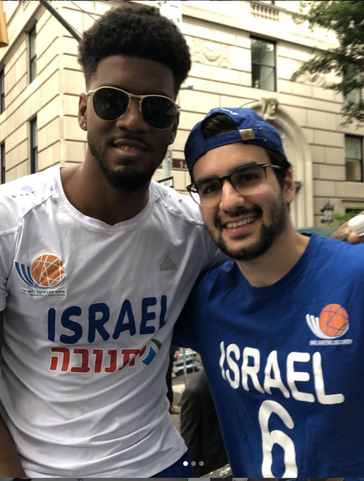 עונה נהדרת בספרד. חזן עם שון דאוסן. | באדיבות Hazan Sport Management עונה נהדרת בספרד. חזן עם שון דאוסן. | באדיבות Hazan Sport Management