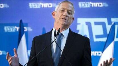 אין מקום להזעת יתר ולא לגמגומים. גנץ במסיבת עיתונאים. | EPA אין מקום להזעת יתר ולא לגמגומים. גנץ במסיבת עיתונאים. | EPA
