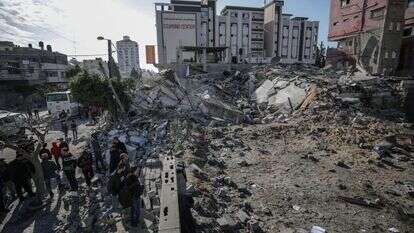 הריסות שהותירו הפצצות חיל האוויר ברצועות עזה. | EPA