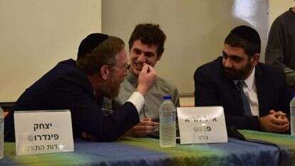 פינדרוס ומלכיאלי. | עמנואל גרסטל