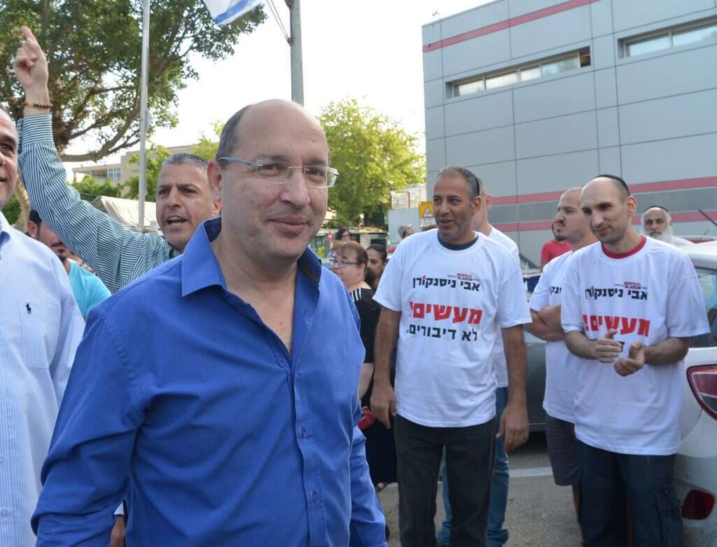 אבי ניסנקורן עם פעילים בקמפיין הבחירות לראשות ההסתדרות, 2017. | יוסי זליגר