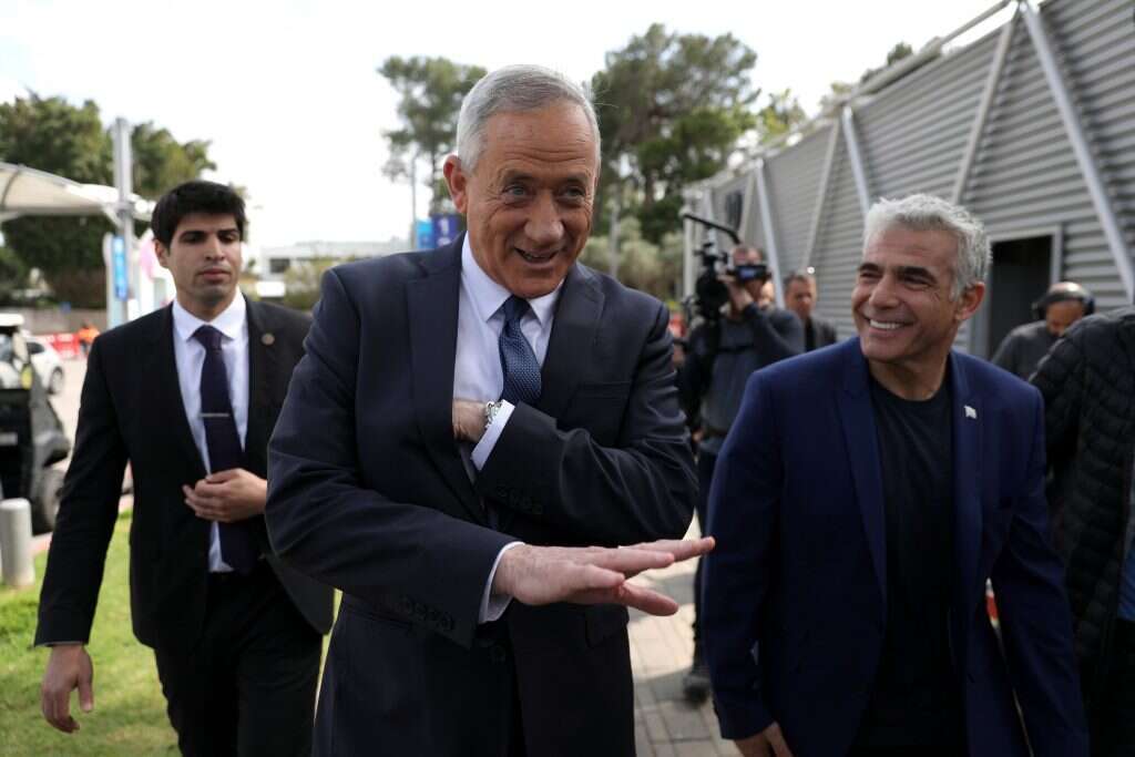 ראשי כחול לבן בני גנץ ויאיר לפיד בתל אביב. | EPA ראשי כחול לבן בני גנץ ויאיר לפיד בתל אביב. | EPA