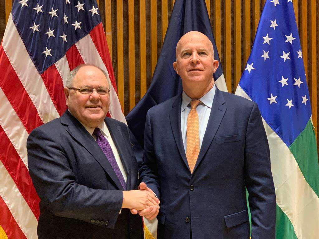 קונסול ישראל דני דיין לצד מפקד משטרת ניו-יורק קונסול ישראל דני דיין לצד מפקד משטרת ניו-יורק